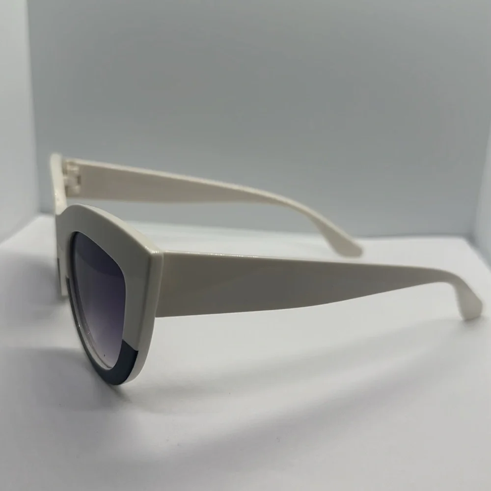 NWT Chic White & Black Cat Eye Sunglasses - UV Protection - Oversized Fashion